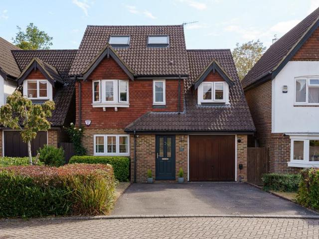 House for sale in Hillview, Surrey