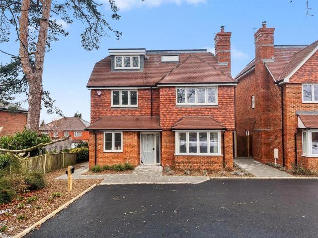 House for sale in Pachesham Park, Surrey