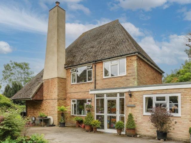 House for sale in The Butts, Kent