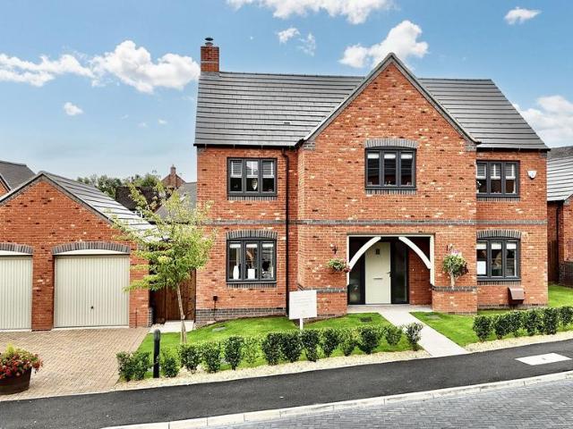 House for sale in Kingsley Moor, Staffordshire