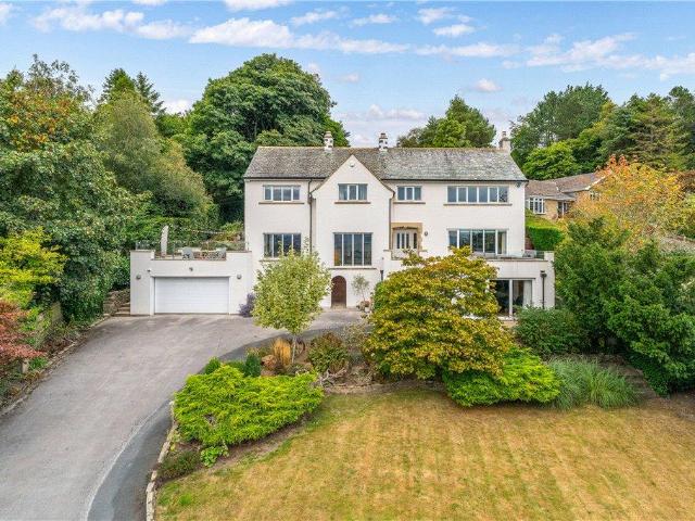 House for sale in Tranmere Park, West Yorkshire
