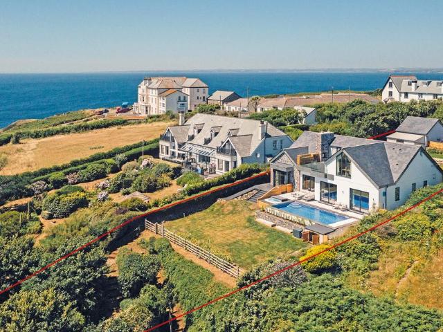 House for sale in Mullion, Cornwall