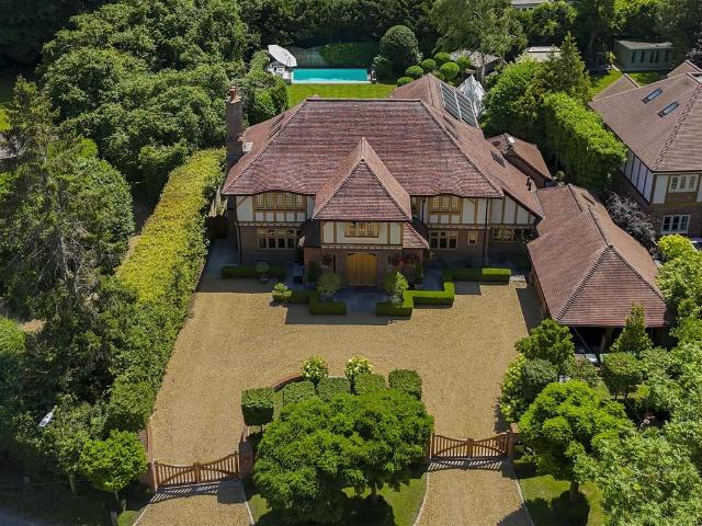 House for sale in Hatching Green, Five Acres