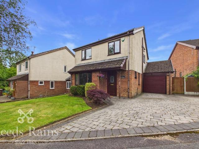 House for sale in Clayton Green, Andertons Mill