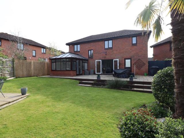 House for sale in Downhead Park, Milton Keynes