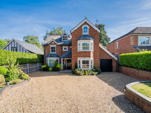 House for sale in Aspley Guise, Bedfordshire