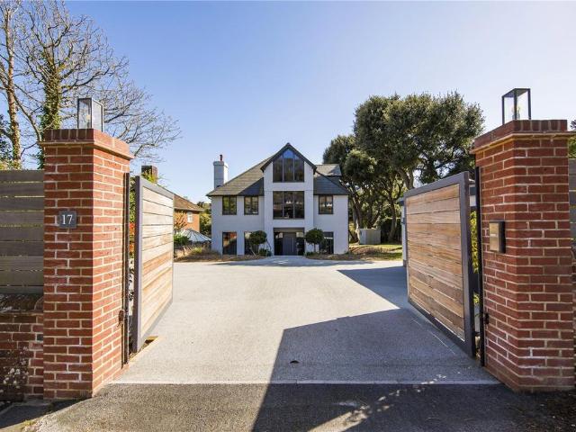 House for sale in Holywell, Eastbourne