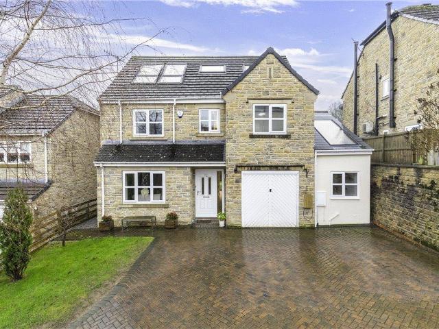 House for sale in Pool, West Yorkshire