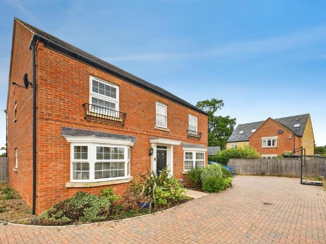 House for sale in Flore, West Northamptonshire