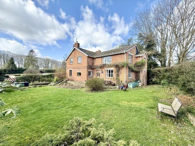 House for sale in Bromsberrow Heath, Gloucestershire