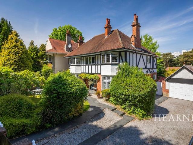 House for sale in Queens Park, Bournemouth