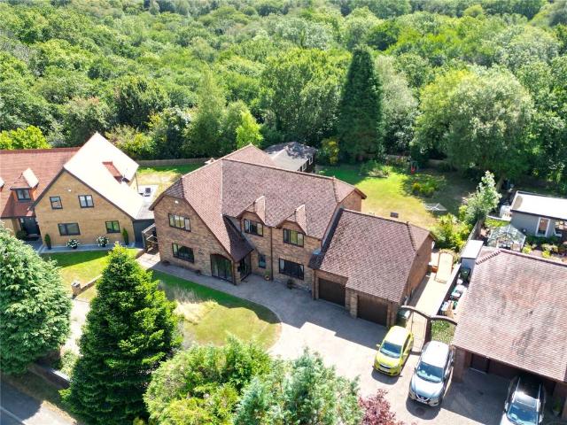 House for sale in Llantwit Fardre, Beddau