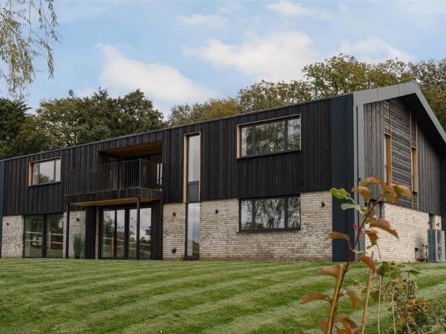 House for sale in Outwood, Nutfield