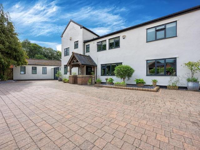 House for sale in Roby Mill, Lancashire