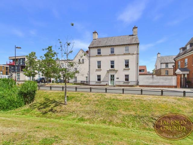 House for sale in Upton