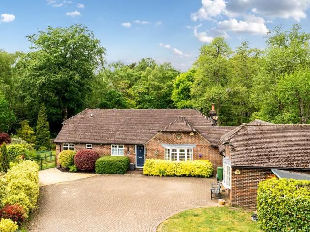 House for sale in Washington, Horsham