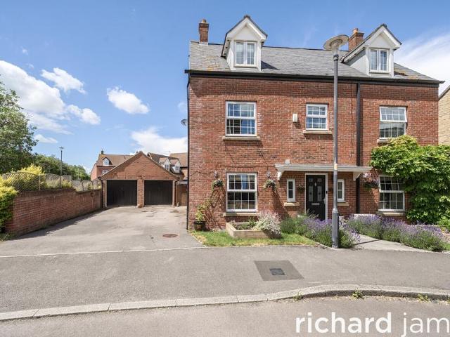 House for sale in Swindon