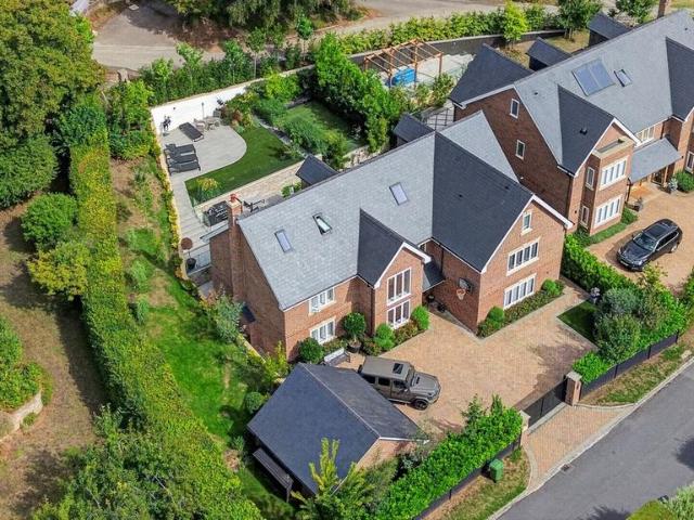 House for sale in Henley-on-Thames, Berrick Salome