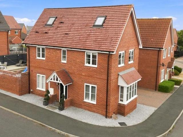 House for sale in Steeple View, Essex