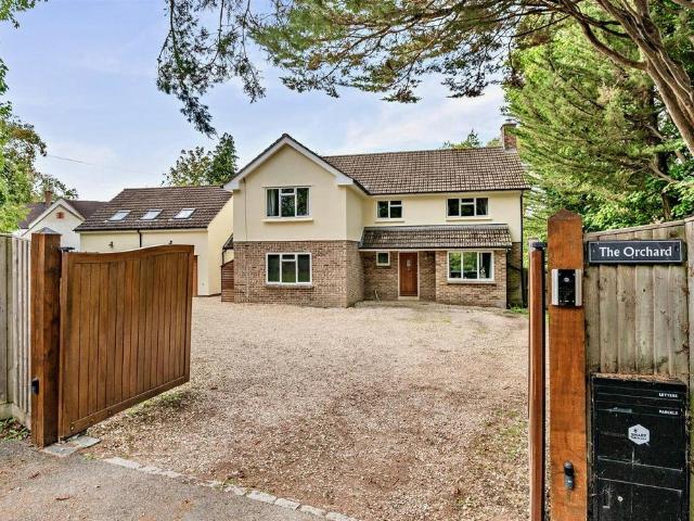House for sale in Stratton, Cotswold