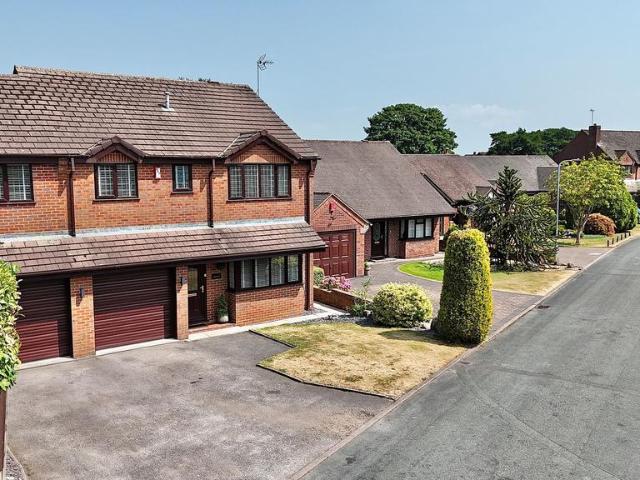 House for sale in Kingsley Moor, Staffordshire
