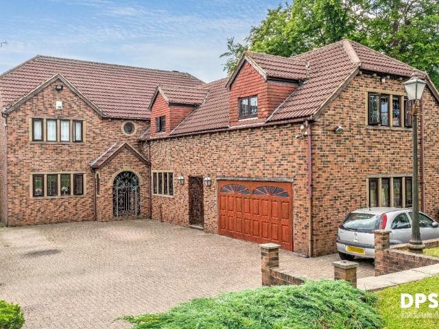 House for sale in Gildersome, West Yorkshire