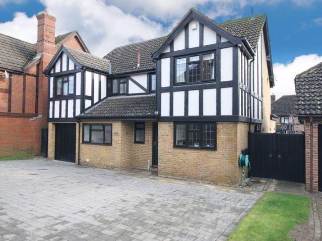 House for sale in Hedge End, Helford