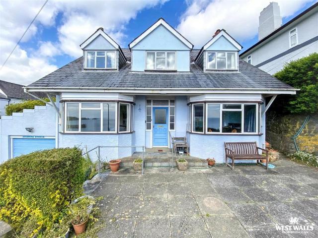 House for sale in Saundersfoot, Pembrokeshire