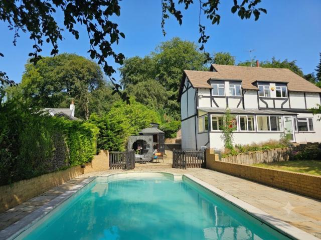 House for sale in Caterham Valley, Hillview