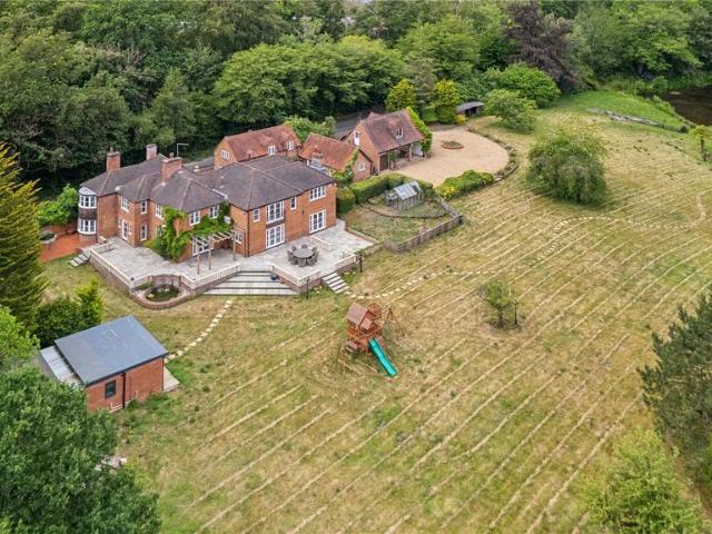 House for sale in Brick Hill, Surrey Heath