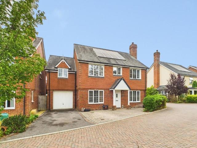 House for sale in Andrew's Hill, Horsham