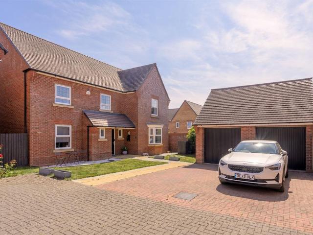 House for sale in Priors Hall Park, Weldon