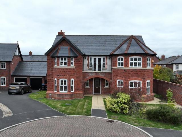 House for sale in Huntington, Cheshire