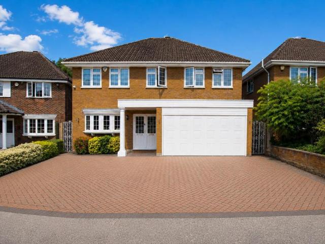 House for sale in Elstree and Borehamwood, Borehamwood