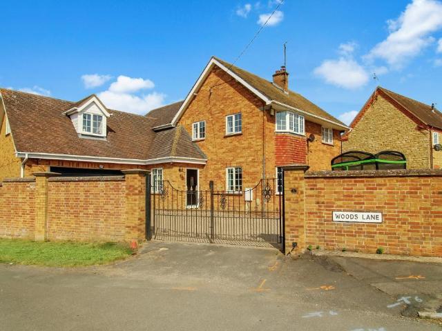 House for sale in Potterspury, Northamptonshire