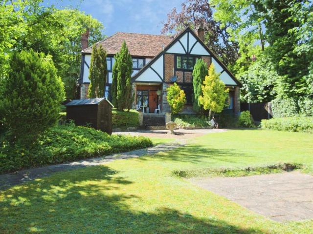 House for sale in London Borough of Croydon, Purley