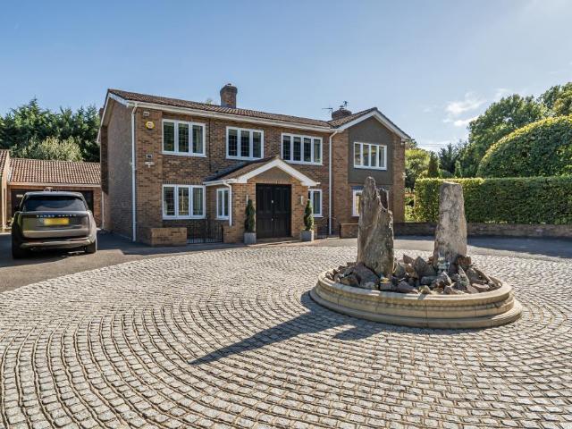 House for sale in Charvil, Woodley