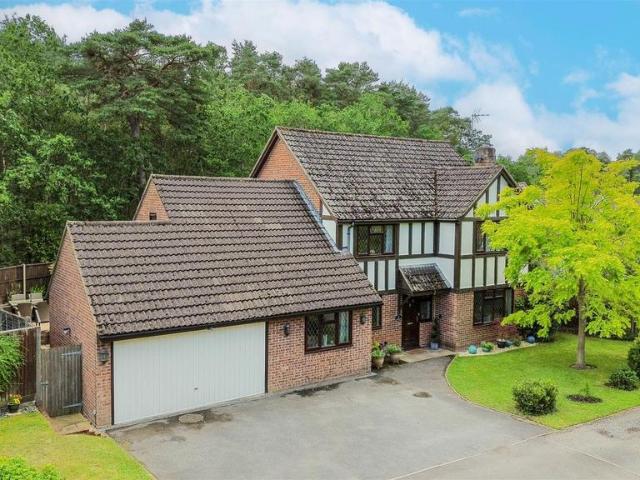 House for sale in Fleet, Hart