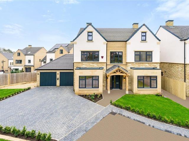House for sale in Weetwood, West Yorkshire