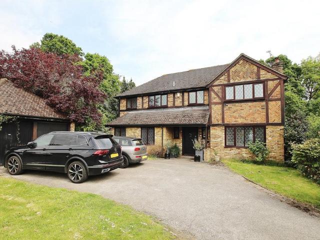 House for sale in Heol-las, Surrey