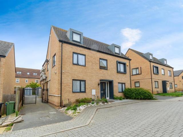 House for sale in Oxley Park, Shenley Church End