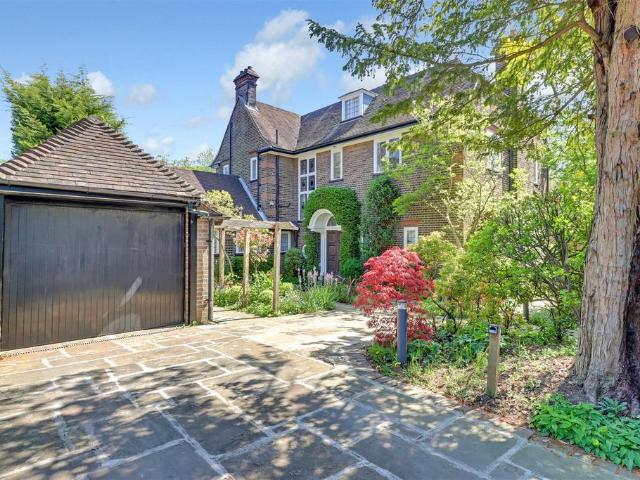 House for sale in Golders Green, Greater London
