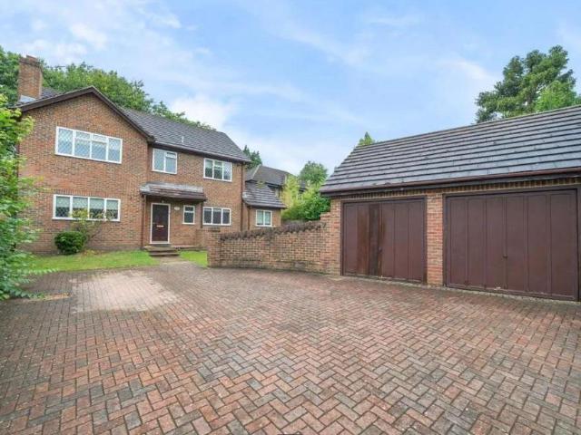 House for sale in Heatherside, Heol-las