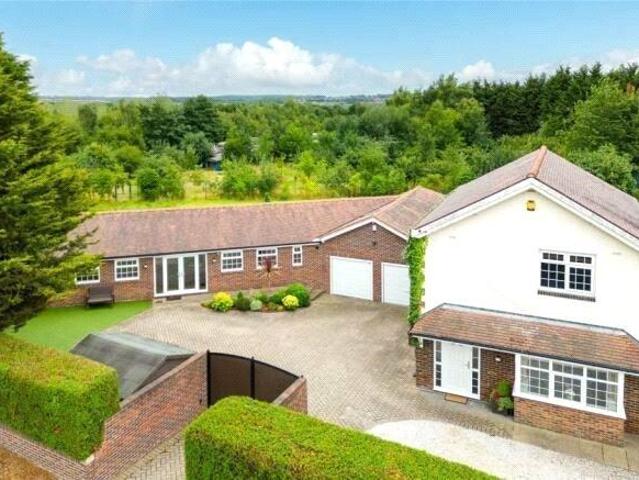 House for sale in Horse Race End, Wakefield
