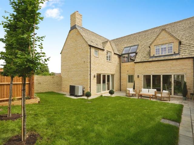 House for sale in Fossebridge, Gloucestershire