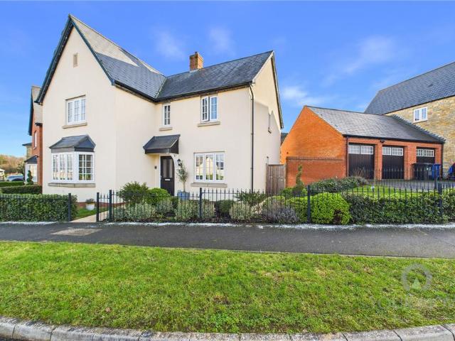 House for sale in Silverstone, Northamptonshire
