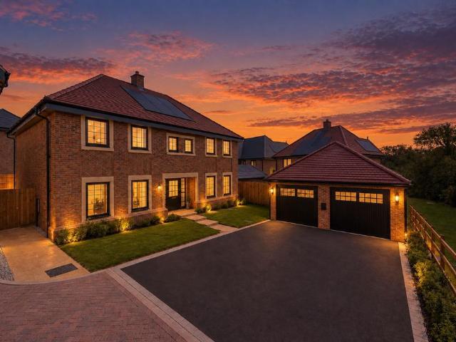 House for sale in Toddington, Central Bedfordshire