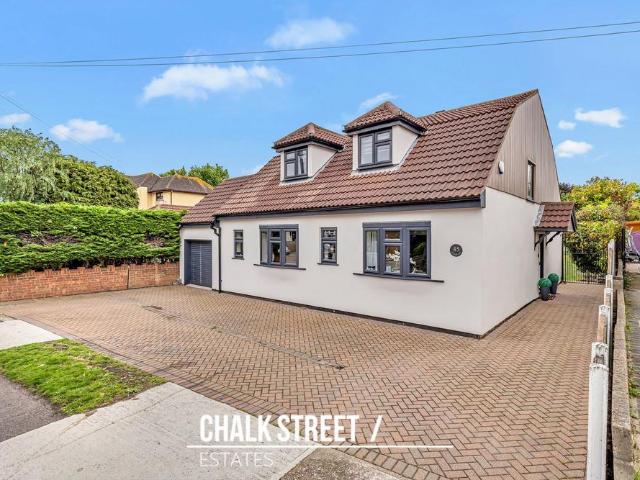 House for sale in Rainham, Greater London