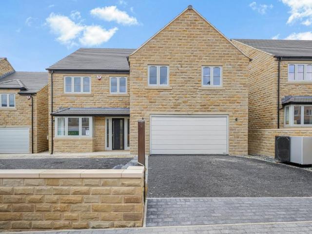House for sale in Clifton, West Yorkshire