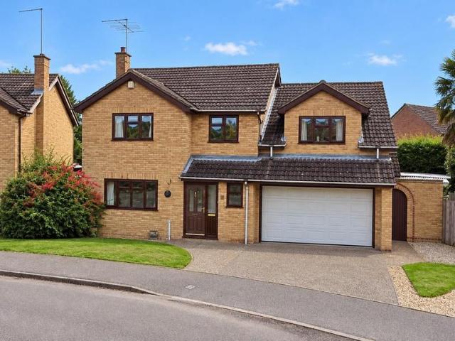 House for sale in Earls Barton